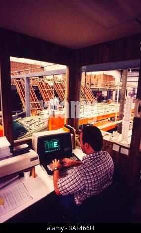 19 avril 2005 ; Orange County, CA, États-Unis ; (fichier photo date exacte inconnue) toutes les phases de la production et de la culture des fraises, des oranges, de la cueillette et du tri, travailleurs dans le comté d'Orange. Banque D'Images