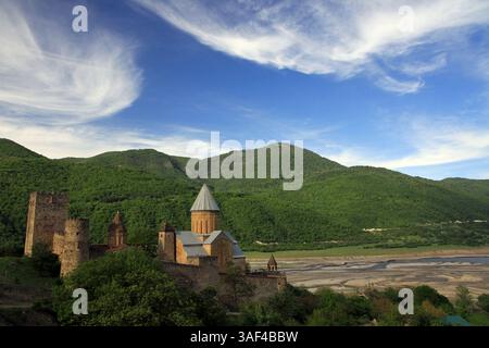 Ananuri - château médiéval, sur la rivière Aragvi, Géorgie Banque D'Images