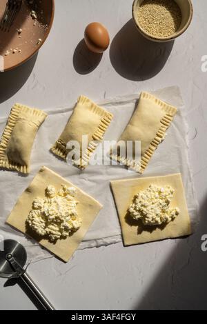 Procédé de fabrication de pâtisseries feuilletées avec du fromage cottage Banque D'Images