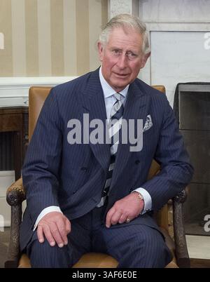 19 mars 2015 - Washington, District de Columbia, États-Unis d'Amérique - son Altesse Royale Charles, Prince de Galles, lors de sa rencontre avec le Président des États-Unis Barak Obama (non représenté sur la photo) dans le Bureau ovale de la Maison Blanche à Washington, DC, le jeudi 19 mars 2015. . Crédit : Ron Sachs / Pool via CNP (crédit image : © Ron Sachs/CNP/ZUMAPRESS.com) Banque D'Images