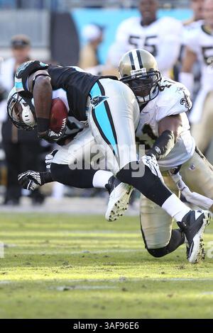 7 novembre, 2010 ; Caroline panthère en marche retour Tyrell Sutton (22) est arrêté par New Orleans Saints Romain sécurité Harper (41) au stade Bank of America à Charlotte, NC. Score à la moitié est Saints 14- Panthers 3..Jim Dedmon/CSM(Image Crédit : © Jim Dedmon/Cal/ZUMApress.com) Media Sport Banque D'Images