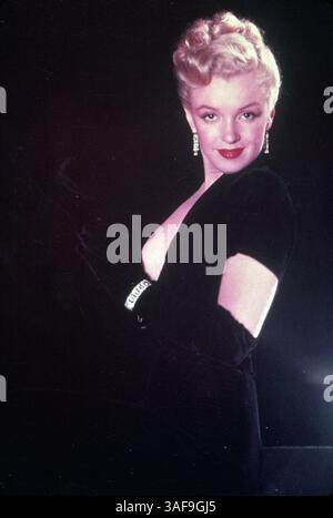 01 juin 1950 ; Hollywood, Californie, États-Unis ; MARILYN MONROE actrice. Blonde Bombshell née NORMA JEAN BAKER le 1er juin 1926. MARILYN MONROE est décédée d'une overdose de drogue le 5 août 19621950, sur la photo : MARILYN MONROE, DIAMANTS. (Crédit image : SNAP/ZUMAPRESS.com) Banque D'Images