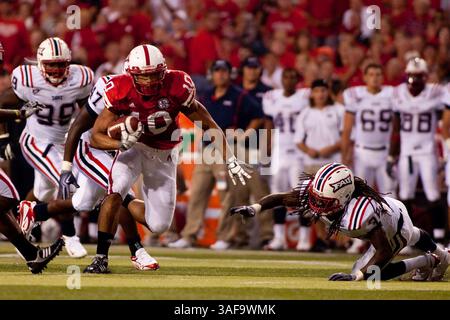 5 septembre 2009 : Nebraska Running back Roy Helu Jr. se précipitant pour 28 yards et premier contre Florida Atlantic au Memorial Stadium, Lincoln, Nebraska (image de crédit : SGM/ZUMAPRESS.com) Banque D'Images