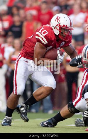 5 septembre 2009 : Nebraska Running back Roy Helu Jr. fait une tentation à un touchdown de 1 yard et est retenu par Florida Atlantic au Memorial Stadium, Lincoln, Nebraska (crédit image : SGM/ZUMAPRESS.com) Banque D'Images