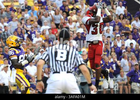 19 septembre 2009 : la sécurité sans pilote, Gerren Blount, intercepte une passe destinée au récepteur large de la LSU, Chris Mitchell lors d'un concours de samedi soir entre l'Université de Lafayette en Louisiane et la LSU au Tiger Stadium. LSU gagnerait le match 31-3 (image crédit : SGM/ZUMAPRESS.com) Banque D'Images