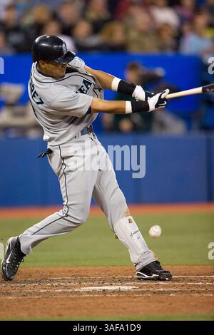 25 septembre 2009 : Franklin Gutierrez #21, joueur du centre des Mariners de Seattle, tire une balle malheureuse de sa jambe au Centre Rogers de Toronto lors d'un match de la MLB entre les Mariners de Seattle et les Blue Jays de Toronto..les Blue Jays ont gagné 5-0..***** POUR USAGE ÉDITORIAL UNIQUEMENT (crédit image : SGM/ZUMAPRESS.com) Banque D'Images