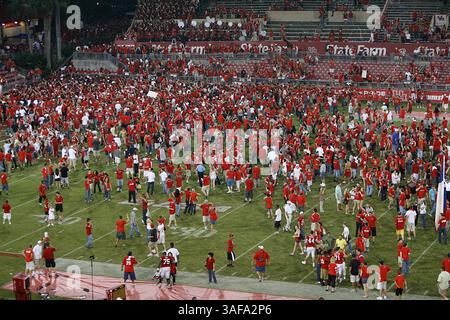 26 septembre 2009 : les fans de l'Université de Houston essaient le terrain au Robertson Stadium après que les Cougars ont battu les Texas Tech Red Raiders 29-28 dans les dernières minutes de jeu (crédit image : SGM/ZUMAPRESS.com) Banque D'Images