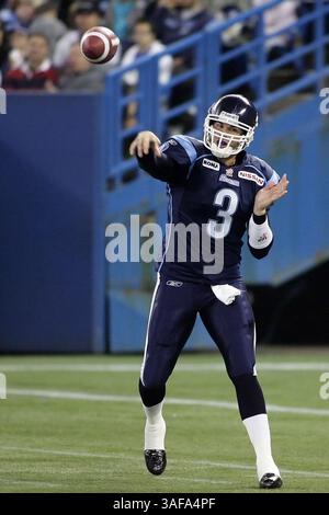 03 octobre 2009 : le quarterback des Argonauts de Toronto, Cody Pickett, lance une passe contre les Alouettes de Montréal au Rogers Centre de Toronto, EN ONTARIO. Les Alouettes ont battu les Argonautes 27-8 (crédit image : SGM/ZUMAPRESS.com) Banque D'Images