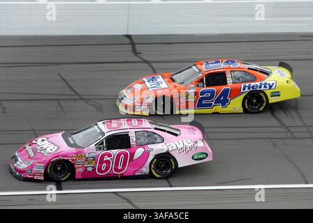 03 octobre 2009 : Carl Edwards #60 et Eric McClure #24 lors de la loterie du Kansas 300 samedi au Kansas Speedway à Kansas City, KS (image crédit : SGM/ZUMAPRESS.com) Banque D'Images
