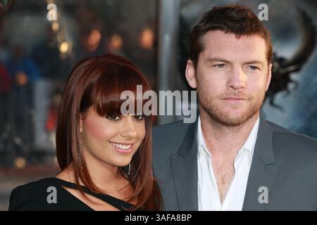31 mars 2010 - Hollywood, Californie, États-Unis d'Amérique - 31 mars 2010 : Sam Worthington et sa petite amie Natalie Mark assistent à la première du Clash of the Titans au Grauman's Chinese Theater à Hollywood, Californie (crédit image : SGM/ZUMAPRESS.com) Banque D'Images