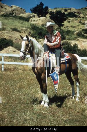 01 juin 1953 ; Hollywood, Californie, États-Unis ; 1953, PHOTO : ANIMAUX (AVEC ACTEURS), CHEVAL, ROY ROGERS.. (Crédit image : Austral/ZUMAPRESS.com) Banque D'Images