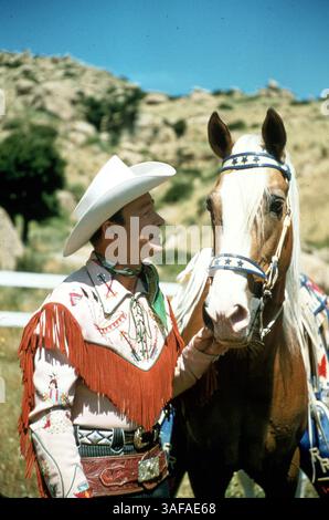 01 juin 1953 ; Hollywood, Californie, États-Unis ; 1953, PHOTO : ANIMAUX (AVEC ACTEURS), CHEVAL, ROY ROGERS.. (Crédit image : Austral/ZUMAPRESS.com) Banque D'Images