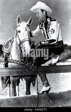 01 juin 1953 ; Hollywood, Californie, États-Unis ; 1953, PHOTO : ANIMAUX (AVEC ACTEURS), CHEVAL, ROY ROGERS.. (Crédit image : Austral/ZUMAPRESS.com) Banque D'Images