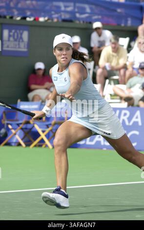 02 août 2001 ; Carlsbad, Californie, États-Unis ; la star du tennis JENNIFER CAPRIATI en simple action contre JELENA DOKIC. Capriati a gagné au 3ème tour 6-4 6-2 à l'Acura Classic, jusqu'au 5 août.. (Crédit image : Tom Theobald/ZUMAPRESS.com) Banque D'Images