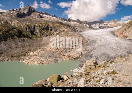 Le glacier de Rhône, source de la rivière Rhône et l'un des principaux contributeurs au lac Léman dans l'extrême-est de la Suisse se termine, canton du Valais. Banque D'Images