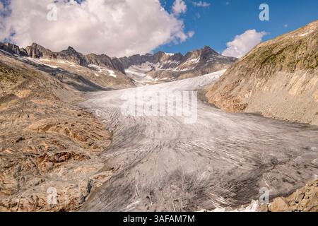 Le glacier de Rhône, source de la rivière Rhône et l'un des principaux contributeurs au lac Léman dans l'extrême-est de la Suisse se termine, canton du Valais. Banque D'Images