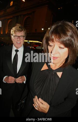 K63378WR.Americans for the Arts présente les National Arts Awards 2009 au Cipriani 42nd Street à New York 10-05-2009. ROBERT REDFORD ET SON ÉPOUSE SIBYLLE-SZAGGARS REDFORD (crédit image : globe photos/ZUMAPRESS.com) Banque D'Images
