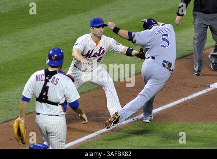 14 mai 2012 - New York, New York, États-Unis - DAVID WRIGHT, troisième joueur des New York mets, marque TAYLOR GREEN des Milwaukee Brewers en 2e manche au Citi Field. (Crédit image : © David Pokress/Newsday/MCT/ZUMAPRESS.com) Banque D'Images