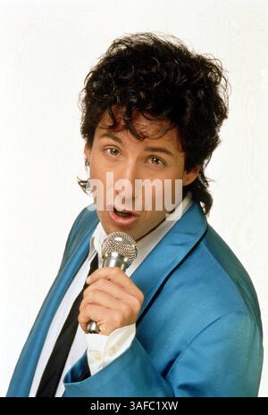 02 février 2002 ; Hollywood, CA, États-Unis ; L'acteur ADAM SANDLER joue le rôle de Robert J. 'Robbie' Hart dans 'The Wedding Singer.'. (Image de crédit : ZUMA Press/ZUMAPRESS.com) Banque D'Images