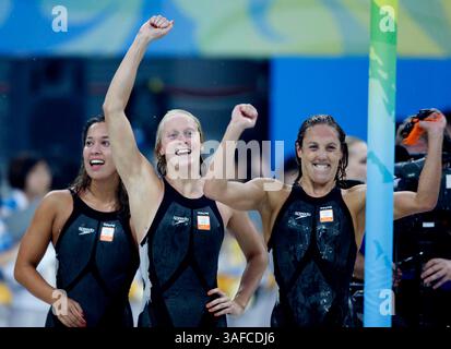 10 août 2008 - Pékin, Chine - les membres de l'équipe de natation des pays-Bas célèbrent la victoire après la finale du relais féminin 4 x 100 m libre des Jeux Olympiques de Beijing 2008 au Centre national de natation de Pékin, Chine, le 10 août 2008. L'équipe de natation néerlandaise a remporté la médaille d'or dans cette épreuve (crédit image : ZUMA Press/ZUMAPRESS.com) Banque D'Images
