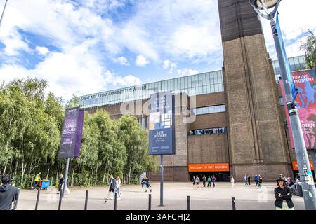 Londres, Royaume-Uni- 6 août 2023 : le Tate Modern à Londres, l'un des musées d'art moderne les plus prestigieux au monde. Banque D'Images