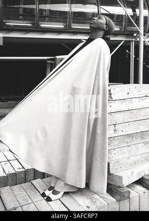 21 avril 2003 ; Paris, FRANCE ; photo de dossier : (mars, 1977) ; NINA SIMONE, la légendaire chanteuse américaine de jazz et blues, est décédée à l'âge de 70 ans chez elle dans le sud de la France. SIMONE était l'une des dernières divas du jazz et était considérée comme l'un des meilleurs auteurs-compositeurs et musiciens de son époque. . (Image de crédit : Keystone Canada/ZUMAPRESS.com) Banque D'Images