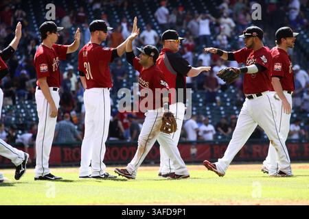 22 avril 2012 : les membres des Astros de Houston célèbrent la victoire des Astros 12-0 sur les Dodgers de Los Angeles au minute Maid Park de Houston, au Texas. (Crédit image : © Erik Williams/Cal Sport Media/ZUMAPRESS.com) Banque D'Images