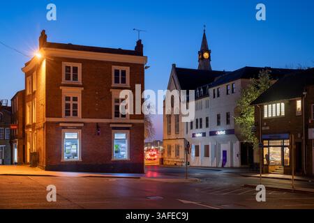 Banbury Market place à l'aube en mars. Banbury. Oxfordshire. Angleterre. Banque D'Images