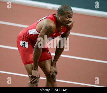 8 août 2012 - Londres, GBR - Maurice Mitchell, des États-Unis, vérifie les résultats de sa demi-finale du 200 m au stade Olympique lors des Jeux Olympiques d'été de 2012 à Londres, Angleterre, le mercredi 8 août 2012. Mitchell termine cinquième, et ne se qualifie pas pour la finale du 200m. (Crédit image : © Chuck Myers/MCT/MCT/ZUMAPRESS.com) Banque D'Images
