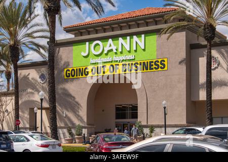 Rancho Cucamonga, CA, États-Unis - 4 avril 2025 : Joann Fabrics and Crafts exploitait 800 magasins aux États-Unis jusqu'au début de 2025. Banque D'Images