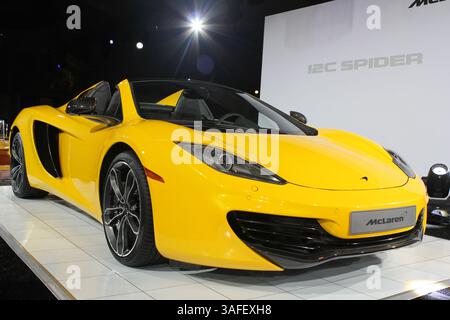17 août 2012 - Pebble Beach, Californie, États-Unis - dévoilement de la nouvelle McLaren 12c Spider lors de la vente aux enchères de voitures anciennes Goodings dans le cadre du concours d'élégance de Pebble Beach. (Crédit image : © Dane Andrew/ZUMAPRESS.com) Banque D'Images