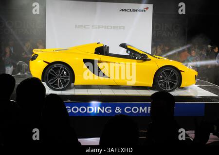 17 août 2012 - Pebble Beach, Californie, États-Unis - dévoilement de la nouvelle McLaren 12c Spider lors de la vente aux enchères de voitures anciennes Goodings dans le cadre du concours d'élégance de Pebble Beach. (Crédit image : © Dane Andrew/ZUMAPRESS.com) Banque D'Images
