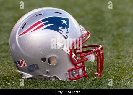 29 août 2012 : le casque des New England Patriots n'est pas présent lors des échauffements avant le match de pré-saison entre les New England Patriots et les New York Giants au MetLife Stadium à East Rutherford, New Jersey. (Crédit image : © Chris Szagola/Cal Sport Media/ZUMAPRESS.com) Banque D'Images