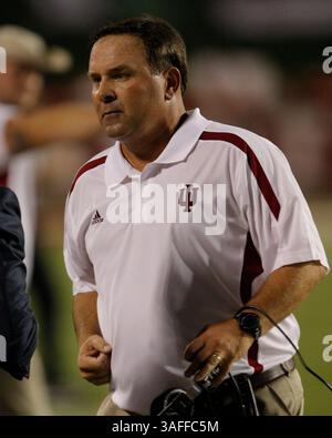 01 septembre 2012 - Kevin Wilson, entraîneur-chef des Indiana Hoosiers, lors d'un match de football NCAA entre l'État de l'Indiana et l'Indiana au Memorial Stadium de Bloomington, Indiana. Indiana a battu Indiana State 24-17.(image crédit : © Pat Lovell/Cal Sport Media/ZUMAPRESS.com) Banque D'Images