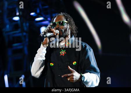 15 avril 2012 - Indio, Californie, États-Unis - SNOOP DOGG se produit lors du Coachella Music & Arts Festival qui se tient à l'Empire Polo Club d'Indio. (Crédit image : © Gerry Maceda/ZUMAPRESS.com) Banque D'Images