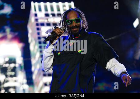 15 avril 2012 - Indio, Californie, États-Unis - SNOOP DOGG se produit lors du Coachella Music & Arts Festival qui se tient à l'Empire Polo Club d'Indio. (Crédit image : © Gerry Maceda/ZUMAPRESS.com) Banque D'Images