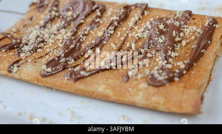 Pose à plat de délicieuses crêpes au chocolat Banque D'Images