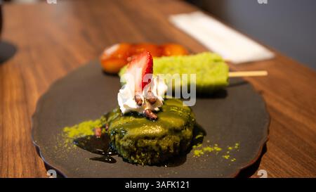 Kaiseki incarne l'esprit de l'omotenashi japonais (hospitalité), avec des ingrédients de saison, des saveurs délicates et une présentation élégante. kaiseki Banque D'Images