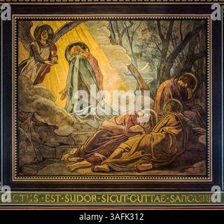 Agonie dans le jardin avec les diciples endormis, peinture ancienne dans la basilique Cathédrale de Pécs, Hongrie, 12 mars 2025 Banque D'Images