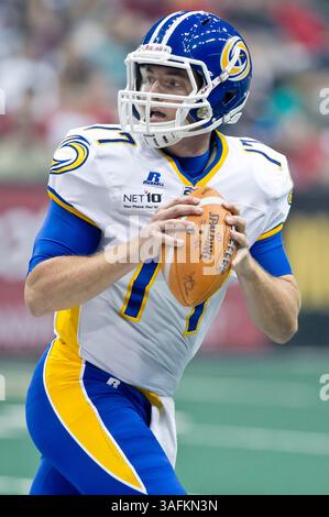 02 juin 2012 : le quarterback Nick Hill (17 ans) de la tempête de Tampa Bay tombe pour passer pendant l'action entre les Sharks de Jacksonville et la tempête de Tampa Bay au Jacksonville Veterans Memorial Arena. Jacksonville a battu Tampa Bay 71-61.(image crédit : © Gray Quetti/Cal Sport Media/ZUMAPRESS.com) Banque D'Images