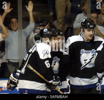 Foudre de Tampa Bay Cory Stillman* (#61) (l) Brad Richards* (#19) (au centre) et Pavel Kubina* (image crédit : St Petersburg Times/ZUMAPRESS.com) Banque D'Images