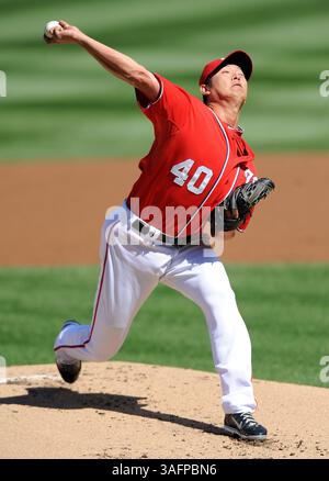 23 septembre 2012 - Washington, DC, USA - chien-Ming Wang (40), lanceur débutant aux Nationals de Washington, affronte les Brewers de Milwaukee en première manche au Nationals Park à Washington, DC, dimanche 23 septembre 2012. (Crédit image : © Chuck Myers/MCT/ZUMAPRESS.com) Banque D'Images