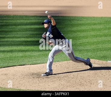 23 septembre 2012 - Washington, DC, États-Unis - le lanceur de secours des Milwaukee Brewers, Manny Parra (26 ans), travaille contre les Nationals de Washington en huitième manche au Nationals Park à Washington, DC, le lundi 24 septembre 2012. Les nationaux ont battu les Brewers, 12-2. (Crédit image : © Chuck Myers/MCT/ZUMAPRESS.com) Banque D'Images