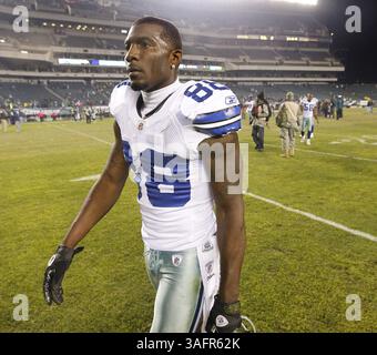30 octobre 2011 - Philadelphie, PA, États-Unis - dans cette photo de dossier d'octobre 2011, Dez Bryant quitte le terrain après que les Cowboys de Dallas ont joué contre les Eagles de Philadelphie au Lincoln Financial Field à Philadelphie, en Pennsylvanie. Bryant s'est rendu aux autorités le lundi 17 juillet 2012, sur mandat pour délit de classe A pour voies de fait avec lésions corporelles et a immédiatement déposé un cautionnement. S'il est reconnu coupable, il risque jusqu'à un an de prison et une amende de 4 000 $. (Crédit image : © Ron T. Ennis/Fort Worth Star-Telegram/MCT/ZUMAPRESS.com) Banque D'Images