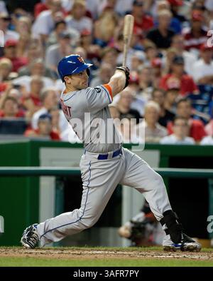 17 juillet 2012 - Washington, DC, États-Unis - le troisième joueur des New York mets David Wright (5) frappe un double du mur devant le défenseur droit des Nationals de Washington Michael Morse (38) lors de la 7e manche au Nationals Park à Washington, D.. C, mardi 17 juillet 2012. Washington bat New York 5-4 en 10 manches de jeu. (Crédit image : © Harry E. Walker/MCT/MCT/ZUMAPRESS.com) Banque D'Images