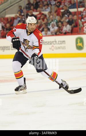 21 mars 2012 : le défenseur des Panthers de la Floride Jason Garrison #52 en action lors d'un match dans la LNH entre les Hurricanes de la Caroline et les Panthers de la Floride au PNC Arena, Raleigh, Caroline du Nord. (Crédit image : © Evan Pike/Cal Sport Media/ZUMAPRESS.com) Banque D'Images