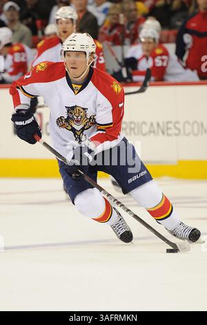 21 mars 2012 : le défenseur des Florida Panthers Dmitry Kulikov #7 en action lors d'un match dans la LNH entre les Carolina Hurricanes et les Florida Panthers au PNC Arena, Raleigh, Caroline du Nord. (Crédit image : © Evan Pike/Cal Sport Media/ZUMAPRESS.com) Banque D'Images