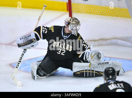 22 mars 2012 . Kari Lehtonen (32), gardienne des Stars de Dallas, en action lors d’un match entre les Canucks de Vancouver et les Stars de Dallas au American Airlines Center de Dallas au Texas..les Canucks gagnent 2-1.(image de crédit : â© Manny Flores/Cal Sport Media/ZUMAPRESS.com) Banque D'Images
