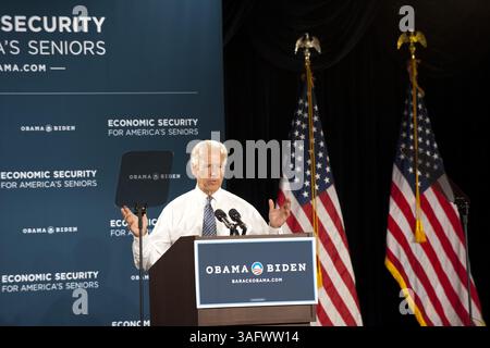 23 mars 2012 - Coconut Creek, Floride, U. S - LE VICE-PRÉSIDENT JOE BIDEN visite dans le sud de la Floride pour parler de la lutte contre la sécurité économique de la classe moyenne. Campagne dans le sud de la Floride, le vice-président Biden a parlé à une salle de retraités de medicare et de sécurité sociale. (Crédit image : © Michele Eve Sandberg/ZUMAPRESS.com) Banque D'Images