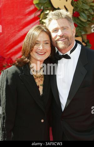 19 septembre 2004 ; Los Angeles, CA, États-Unis ; EMMYS 2004 : TREAT WILLIAMS et PAM VAN SANT arrivant à la 56e cérémonie annuelle Primetime Emmy Awards, qui s'est tenue au Shrine Auditorium. (Crédit image : Glenn Weiner/ZUMAPRESS.com) Banque D'Images
